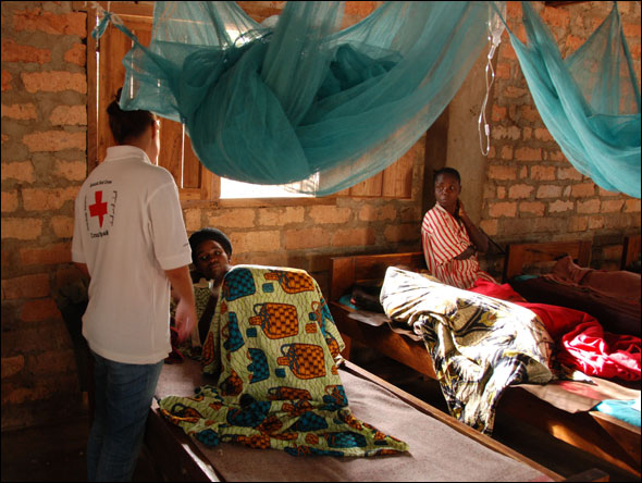 Dispensario en Tanzania con enfermos de malaria.