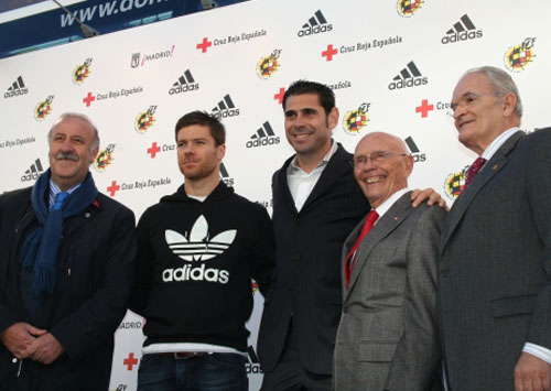 La iniciativa va comptar amb el suport de Xabi Alonso, Fernando Hierro o Vicente del Bosque