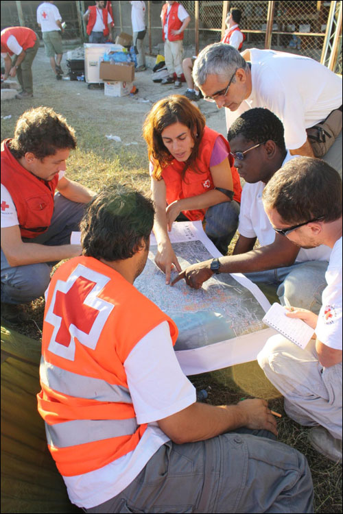 La Creu Roja planifica ja els projectes de reconstrucció i rehabilitació a llarg termini.