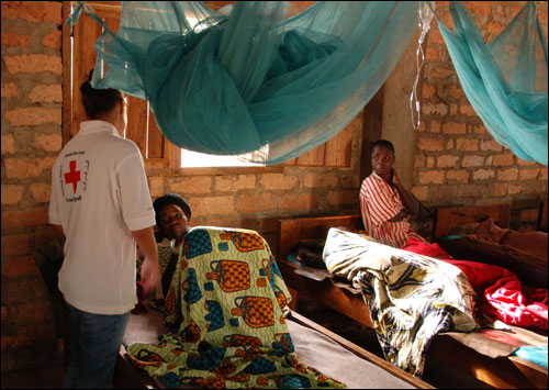 La distribucin de mosquiteros, clave en la lucha contra la malaria. Cruz Roja Espaola.