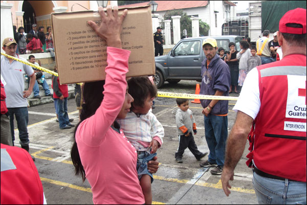 Voluntarios de la Cruz Roja Guatemalteca en la respuesta a la emergencia