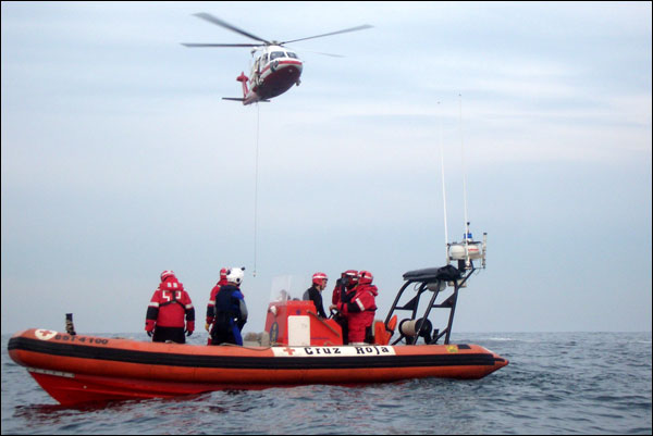 Embarcacin de Salvamento Martimo de Cruz Roja Espaola.