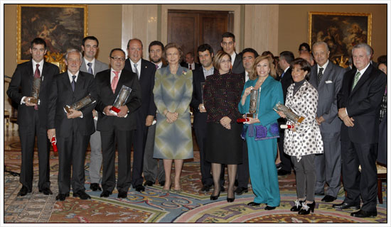 S.M. la Reina Doña Sofía con todos los galardonados S.M. la Reina Doña Sofía con todos los galardonados