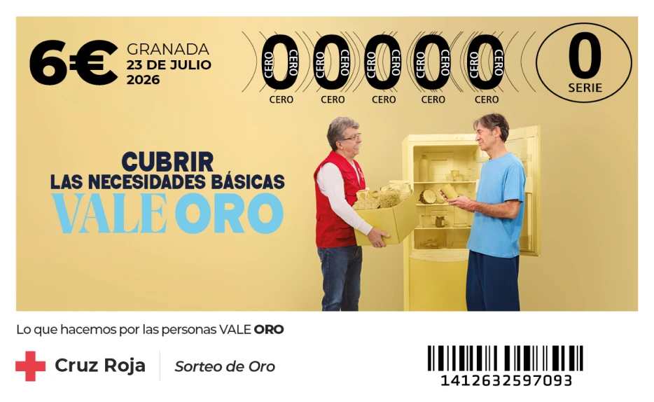 Padre con su hija recibiendo alimentos y productos básicos del mes