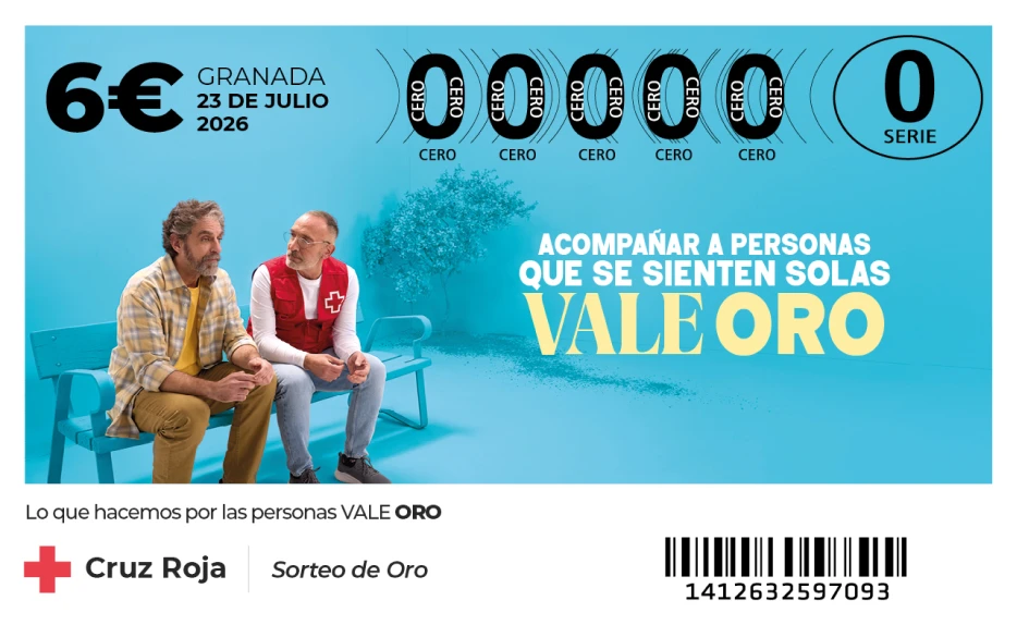 Voluntario acompañando a persona mayor en un paseo