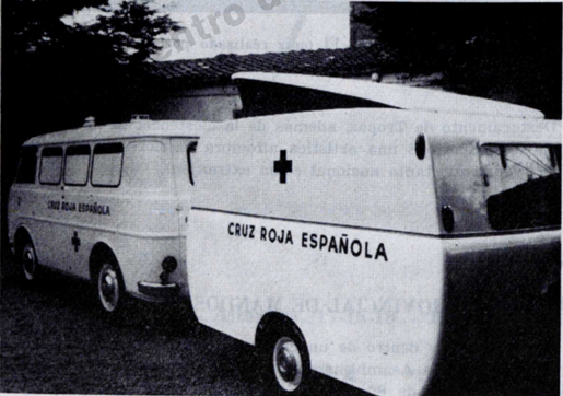 <strong><small>Reus, agosto de 1969</small></strong><br>Una curiosa combinación de dos vehículos: furgoneta más una caravana con equipos de asistencia.