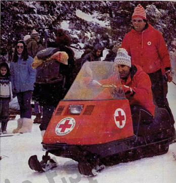<strong><small>1989</small></strong><br>Entrenamiento de voluntarios en una motonieve.<br> 