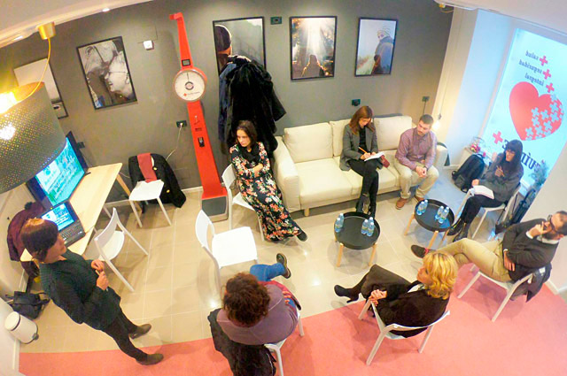 Mesa diálogo. Igualdad de oportunidades hombres y mujeres. Cruz Roja Lugo