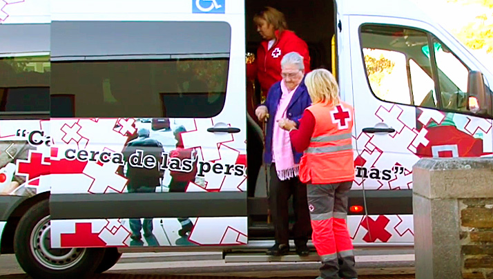Cruz Roja. Personas mayores. Transporte adaptado