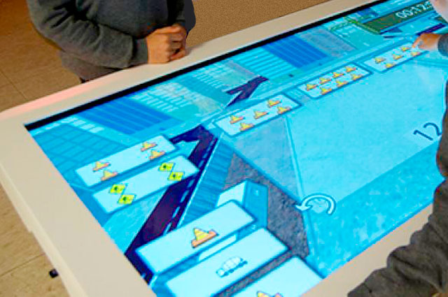 Rehabilitación con mesa interactiva táctil. Castro Riberas de Lea. Cruz Roja Lugo